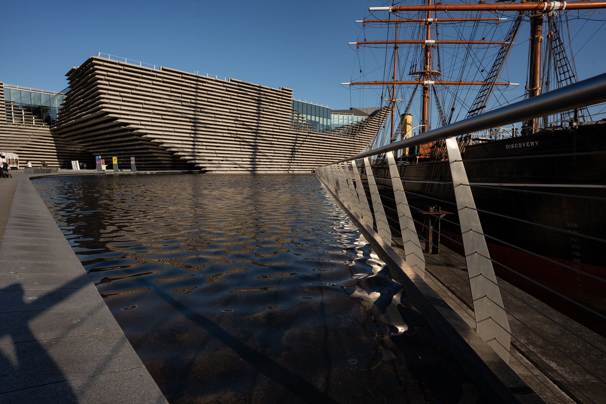 RRS Discovery and V&A, Dundee